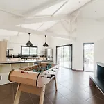 Beautiful Contemporary 160 M With Pool 度假居 *