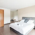 Beautiful Contemporary 160 M With Pool