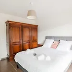 Beautiful Contemporary 160 M With Pool * 莱昂