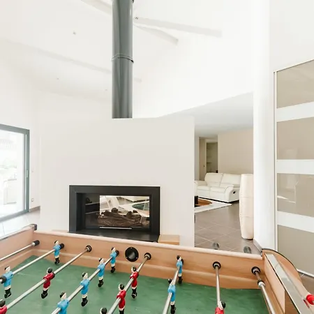 Дом отдыха Beautiful Contemporary 160 M With Pool