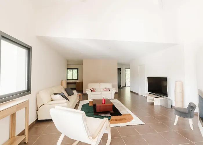 Beautiful Contemporary 160 M With Pool Дом отдыха Леон