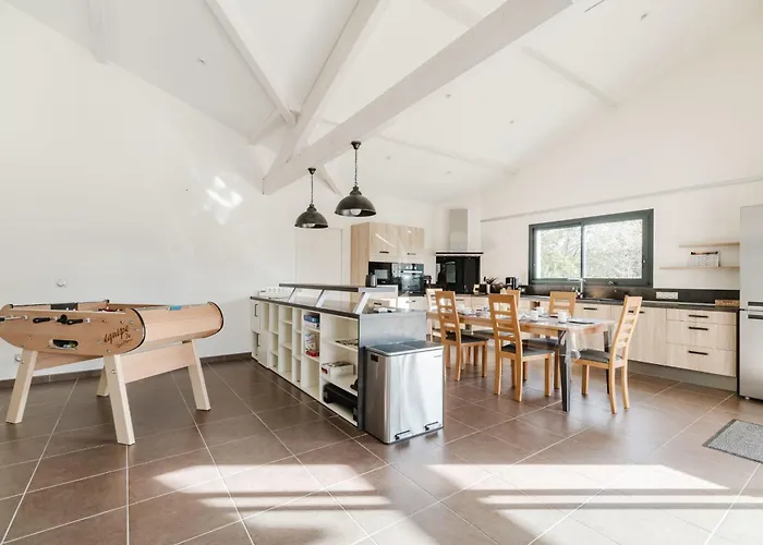 Beautiful Contemporary 160 M With Pool *