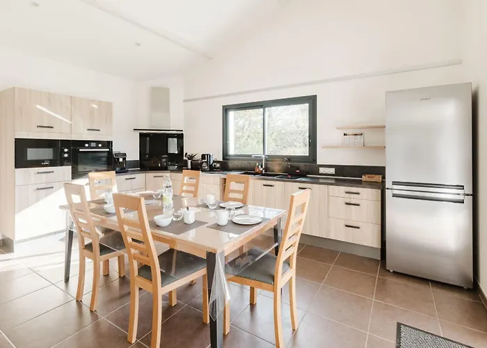 Дом отдыха Beautiful Contemporary 160 M With Pool Леон