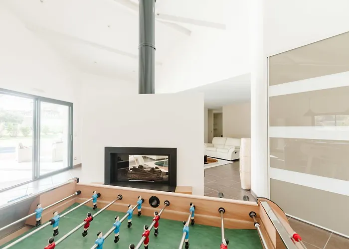 Дом отдыха Beautiful Contemporary 160 M With Pool