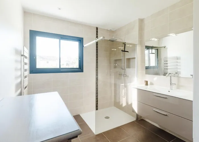 Дом отдыха Beautiful Contemporary 160 M With Pool