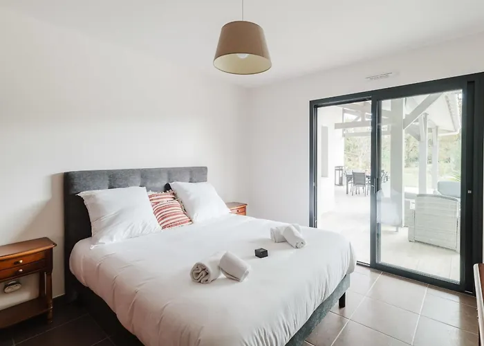 Дом отдыха Beautiful Contemporary 160 M With Pool Леон