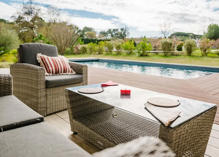 Beautiful Contemporary 160 M With Pool