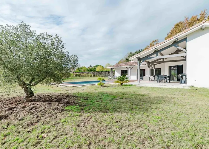 Beautiful Contemporary 160 M With Pool * Леон