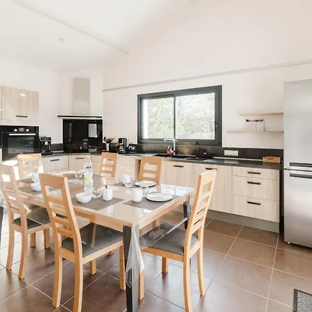 度假居 Beautiful Contemporary 160 M With Pool 莱昂