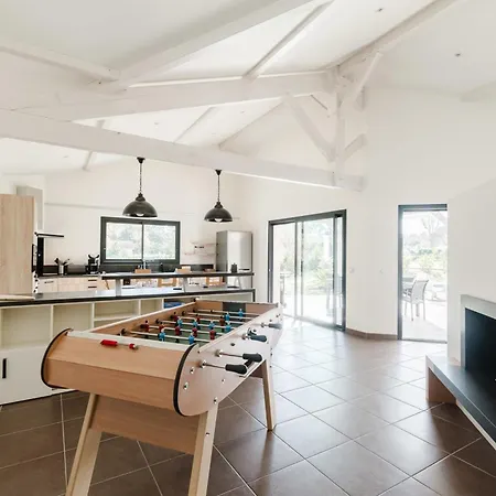 Beautiful Contemporary 160 M With Pool 度假居 *