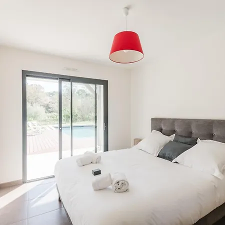 Beautiful Contemporary 160 M With Pool