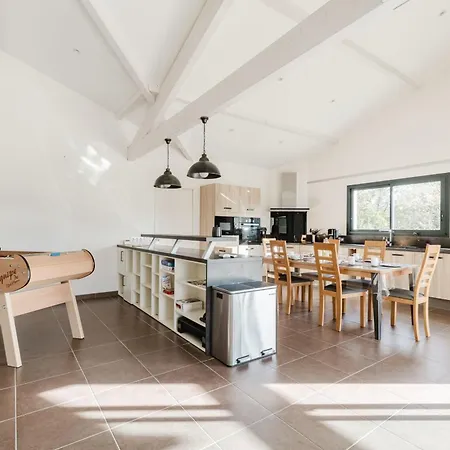 Beautiful Contemporary 160 M With Pool Prázdninový dům
