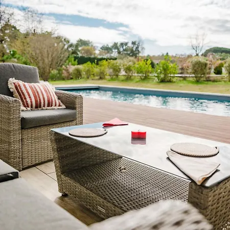 Beautiful Contemporary 160 M With Pool 度假居 *